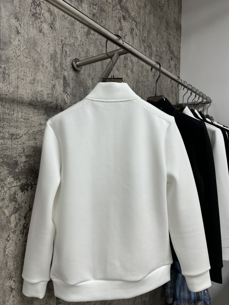 Pra*a outwear